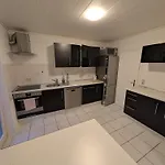 Tatil Evi Modernes Monteurhaus - Gaestehaus Fuer Bis Zu 8 Personen Mit Eigenem Wintergarten Und Carport