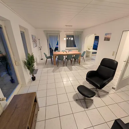 Modernes Monteurhaus - Gaestehaus Fuer Bis Zu 8 Personen Mit Eigenem Wintergarten Und Carport *