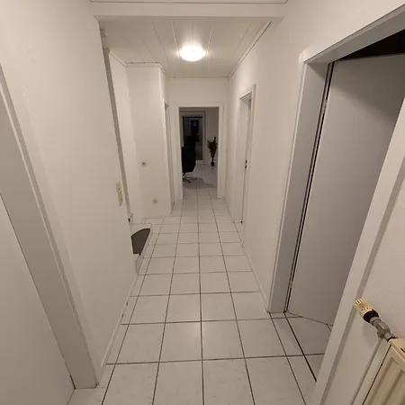 Semesterbostad Modernes Monteurhaus - Gaestehaus Fuer Bis Zu 8 Personen Mit Eigenem Wintergarten Und Carport
