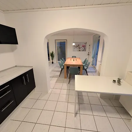 Modernes Monteurhaus - Gaestehaus Fuer Bis Zu 8 Personen Mit Eigenem Wintergarten Und Carport Prázdninový dům *
