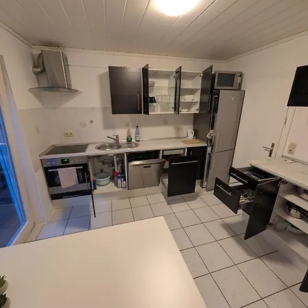 Modernes Monteurhaus - Gaestehaus Fuer Bis Zu 8 Personen Mit Eigenem Wintergarten Und Carport *