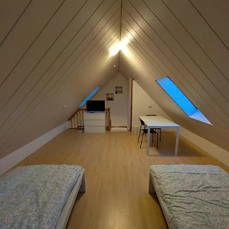 Modernes Monteurhaus - Gaestehaus Fuer Bis Zu 8 Personen Mit Eigenem Wintergarten Und Carport Semesterbostad