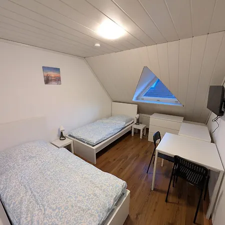Modernes Monteurhaus - Gaestehaus Fuer Bis Zu 8 Personen Mit Eigenem Wintergarten Und Carport