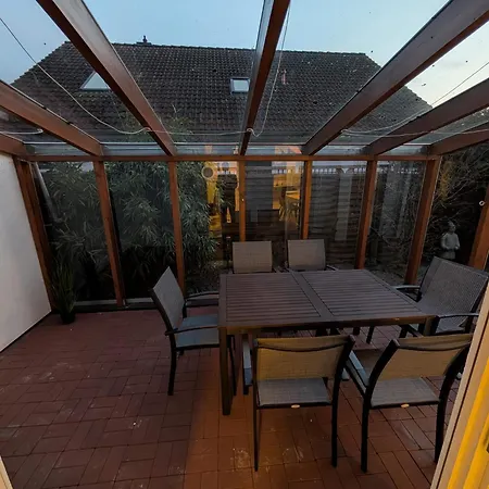 Semesterbostad Modernes Monteurhaus - Gaestehaus Fuer Bis Zu 8 Personen Mit Eigenem Wintergarten Und Carport *