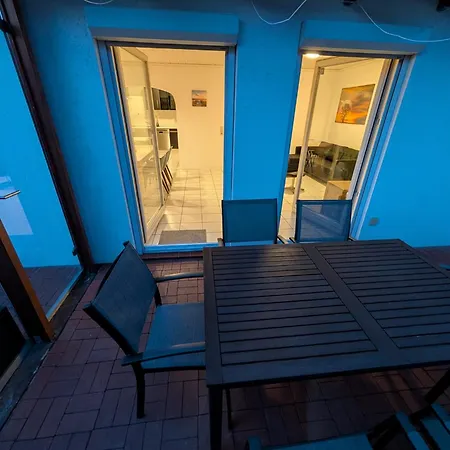 Prázdninový dům Modernes Monteurhaus - Gaestehaus Fuer Bis Zu 8 Personen Mit Eigenem Wintergarten Und Carport