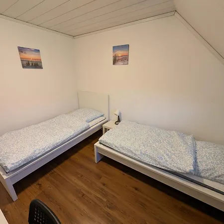 Semesterbostad Modernes Monteurhaus - Gaestehaus Fuer Bis Zu 8 Personen Mit Eigenem Wintergarten Und Carport Sottrum