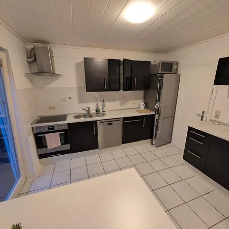 Modernes Monteurhaus - Gaestehaus Fuer Bis Zu 8 Personen Mit Eigenem Wintergarten Und Carport Prázdninový dům