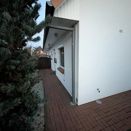 Modernes Monteurhaus - Gaestehaus Fuer Bis Zu 8 Personen Mit Eigenem Wintergarten Und Carport *
