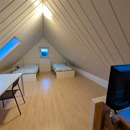 Modernes Monteurhaus - Gaestehaus Fuer Bis Zu 8 Personen Mit Eigenem Wintergarten Und Carport *