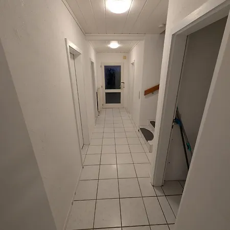 Prázdninový dům Modernes Monteurhaus - Gaestehaus Fuer Bis Zu 8 Personen Mit Eigenem Wintergarten Und Carport