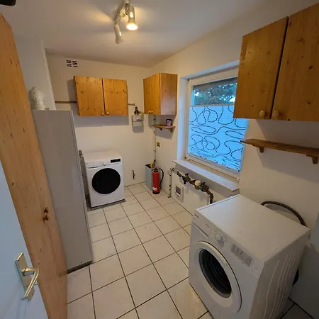 Modernes Monteurhaus - Gaestehaus Fuer Bis Zu 8 Personen Mit Eigenem Wintergarten Und Carport Prázdninový dům *