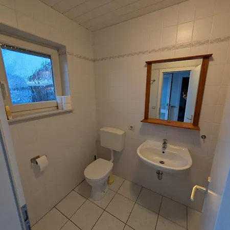 Prázdninový dům Modernes Monteurhaus - Gaestehaus Fuer Bis Zu 8 Personen Mit Eigenem Wintergarten Und Carport *