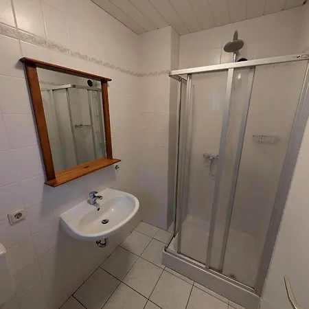 Prázdninový dům Modernes Monteurhaus - Gaestehaus Fuer Bis Zu 8 Personen Mit Eigenem Wintergarten Und Carport Sottrum