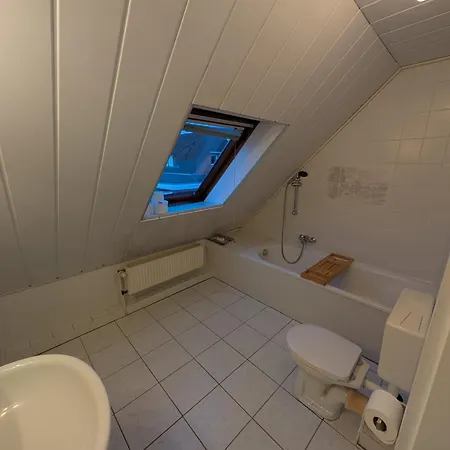 Modernes Monteurhaus - Gaestehaus Fuer Bis Zu 8 Personen Mit Eigenem Wintergarten Und Carport *