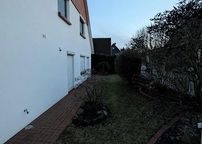 Semesterbostad Modernes Monteurhaus - Gaestehaus Fuer Bis Zu 8 Personen Mit Eigenem Wintergarten Und Carport *