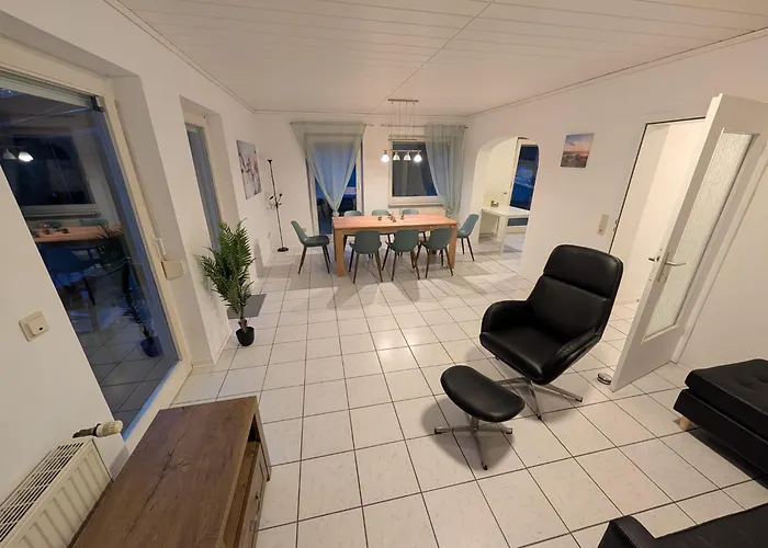 Modernes Monteurhaus - Gaestehaus Fuer Bis Zu 8 Personen Mit Eigenem Wintergarten Und Carport *