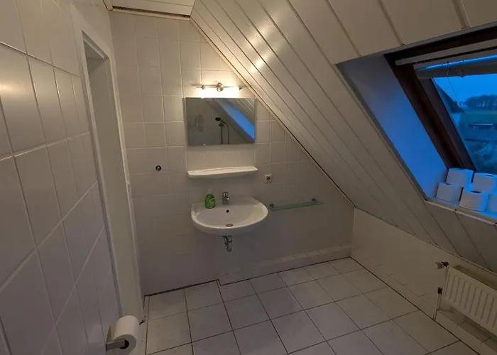 Modernes Monteurhaus - Gaestehaus Fuer Bis Zu 8 Personen Mit Eigenem Wintergarten Und Carport *