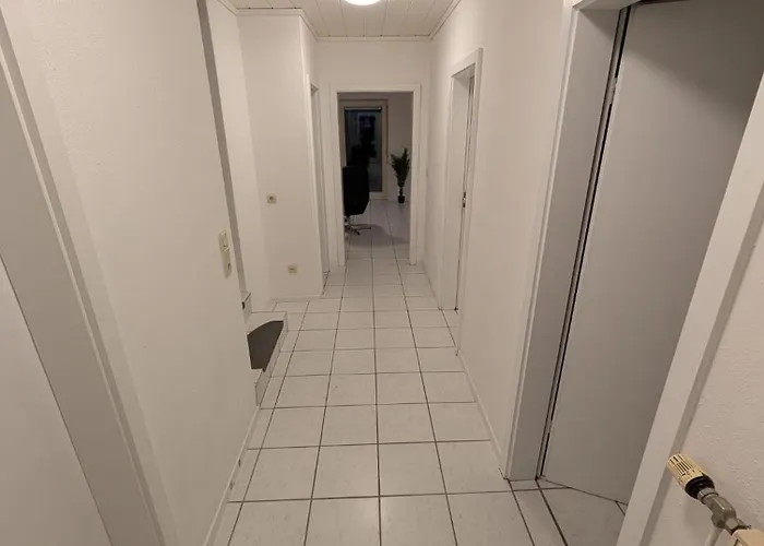 Semesterbostad Modernes Monteurhaus - Gaestehaus Fuer Bis Zu 8 Personen Mit Eigenem Wintergarten Und Carport