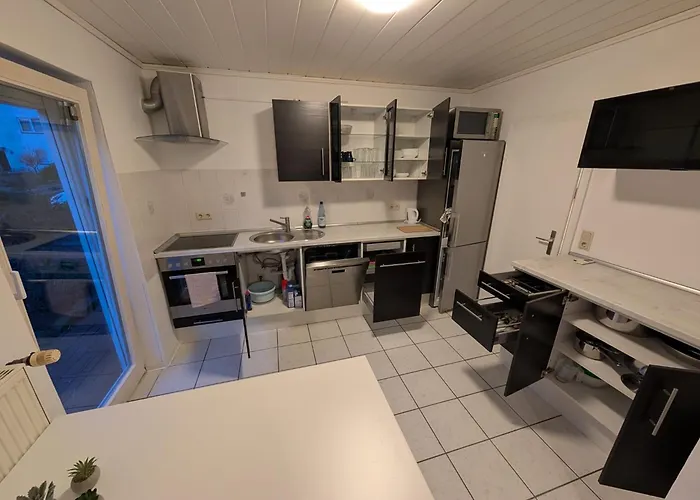 Modernes Monteurhaus - Gaestehaus Fuer Bis Zu 8 Personen Mit Eigenem Wintergarten Und Carport *