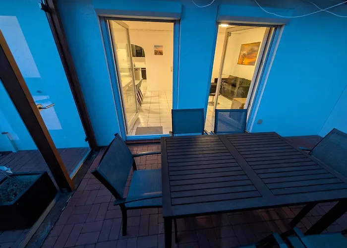 Semesterbostad Modernes Monteurhaus - Gaestehaus Fuer Bis Zu 8 Personen Mit Eigenem Wintergarten Und Carport
