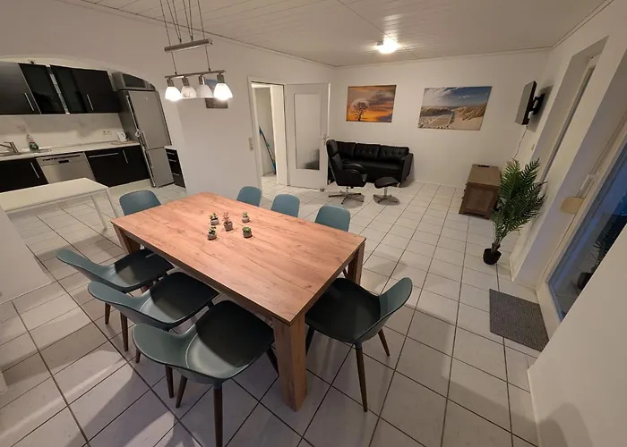 Semesterbostad Modernes Monteurhaus - Gaestehaus Fuer Bis Zu 8 Personen Mit Eigenem Wintergarten Und Carport