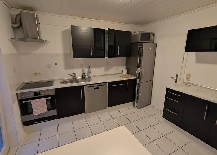 Casa vacanze Modernes Monteurhaus - Gaestehaus Fuer Bis Zu 8 Personen Mit Eigenem Wintergarten Und Carport
