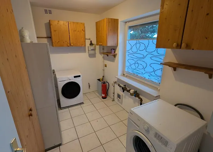 Modernes Monteurhaus - Gaestehaus Fuer Bis Zu 8 Personen Mit Eigenem Wintergarten Und Carport Semesterbostad *
