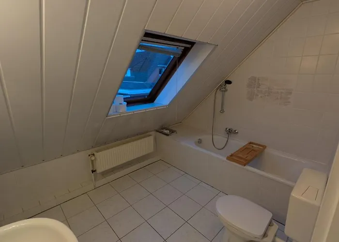 Modernes Monteurhaus - Gaestehaus Fuer Bis Zu 8 Personen Mit Eigenem Wintergarten Und Carport *